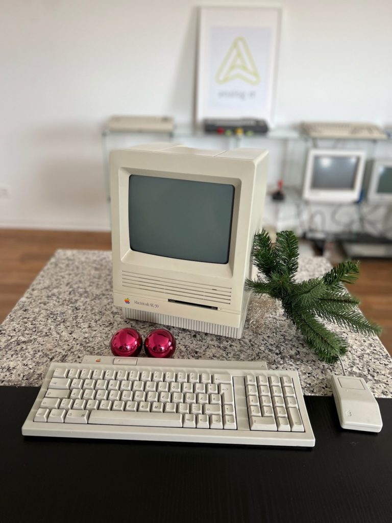 Apple Macintosh SE_30